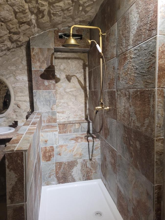 Grange Voutee Avec Jardin Villa Mane  Exteriör bild